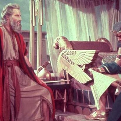 Moisés (a) el luchador en el camino de Dios, el emigrante hacia Dios y el profeta que invitaba a Dios