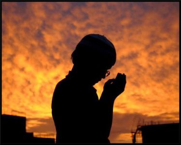 Pedido de una súplica para protegerse de los demonios de los hombres y los genios